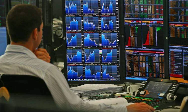 معاملات فرکانس بالا (HFT) چیست؟ سرعت و اتوماسیون معاملات