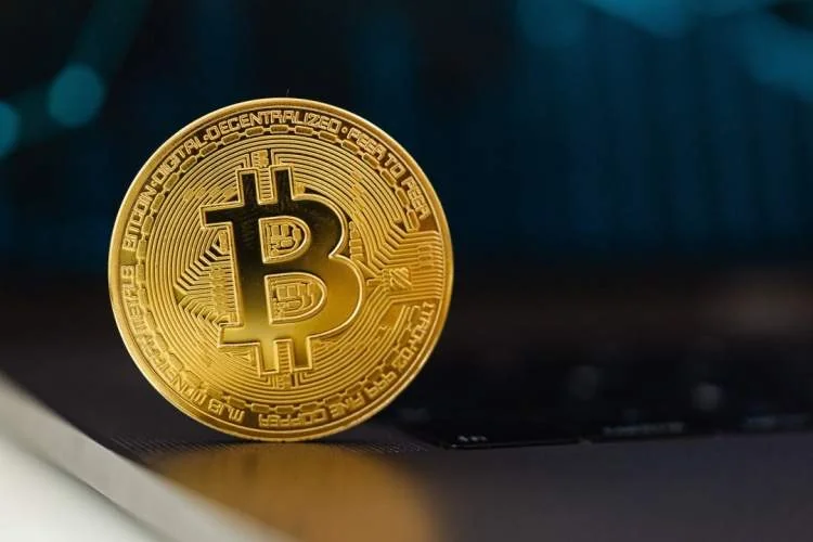 ارزهای دیجیتال بلو چیپ (Blue Chip) چیست عوامل تبدیل ارز دیجیتال به بلو چیپ